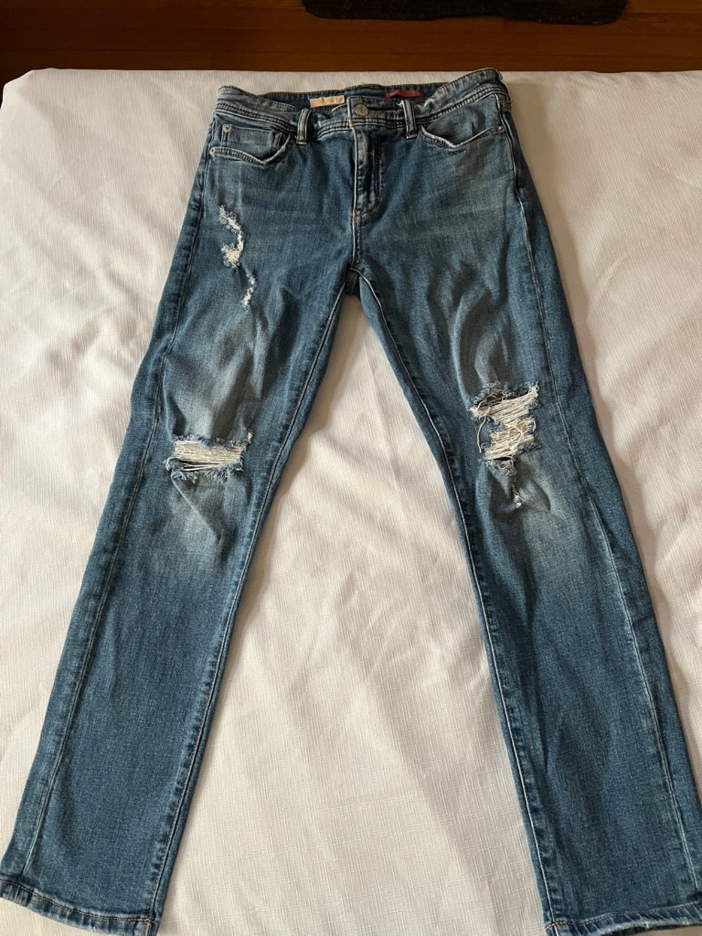 Pilcro Distressed Cropped Jeans in Medium Wash Blue